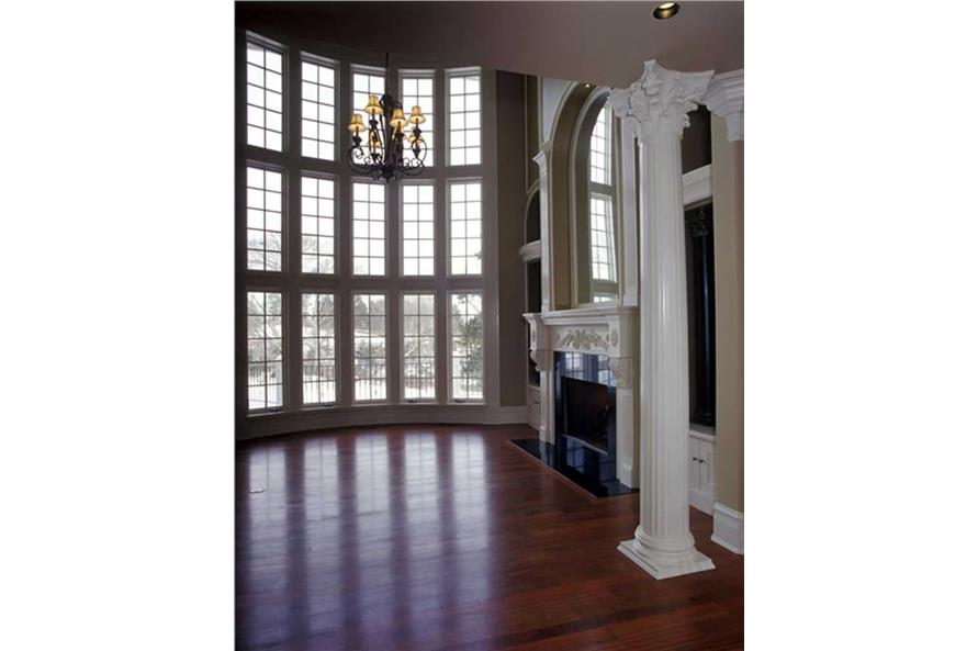 106-1167: Home Interior Photograph-Great Room: Windows