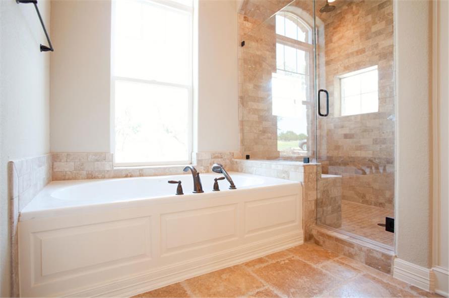 117-1103: Home Interior Photograph-Master Bathroom: Tub