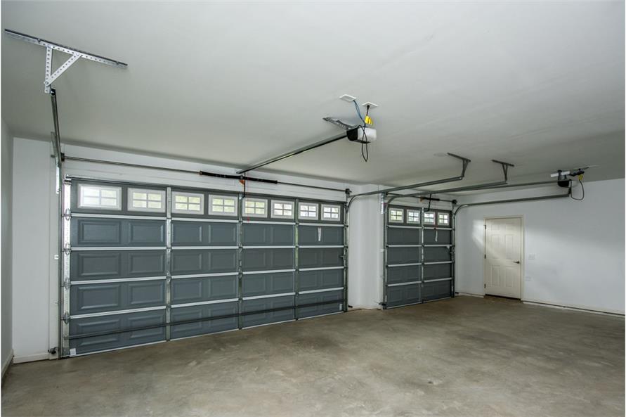 120-2551: Home Exterior Photograph-Garage