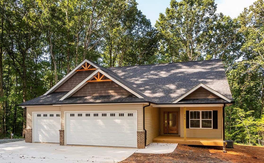 Front View of this 3-Bedroom,1676 Sq Ft Plan -120-2589