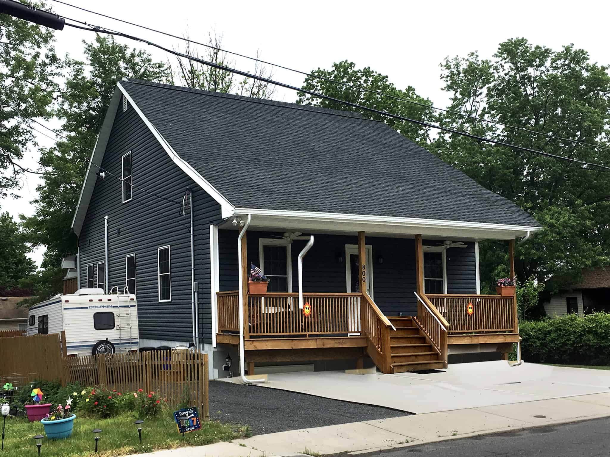 Front View of this 2-Bedroom,864 Sq Ft Plan -123-1050