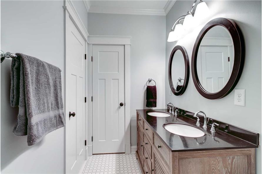 123-1095: Home Interior Photograph-Master Bathroom