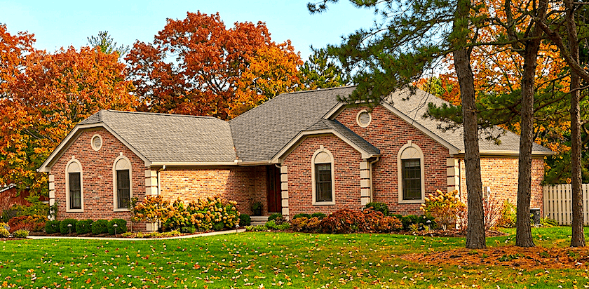 Front elevation of Ranch home (ThePlanCollection: House Plan #124-1016)