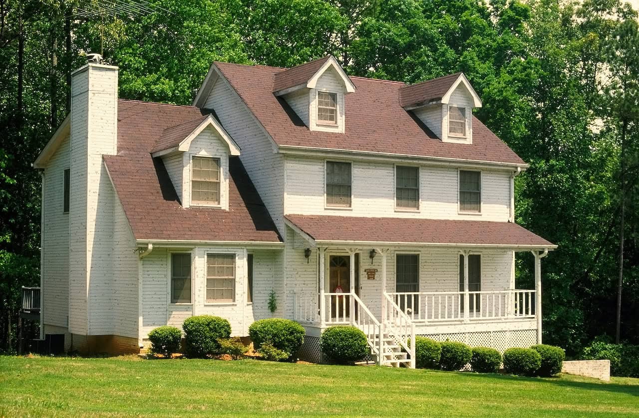 Colonial home (ThePlanCollection: Plan #124-1132)