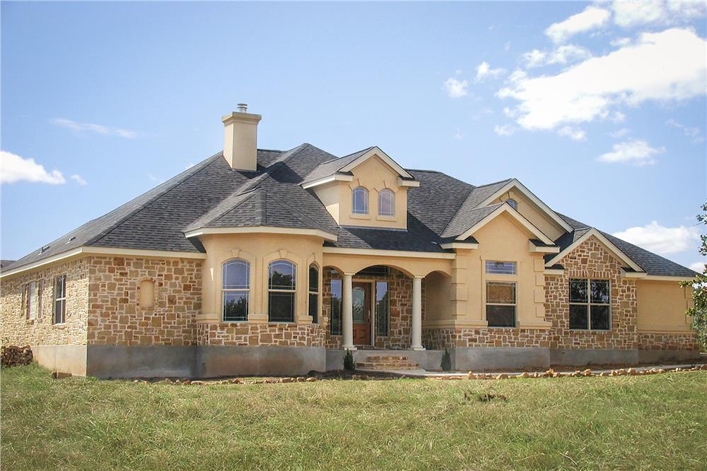 Front photo of Texas Style home (ThePlanCollection: House Plan #136-1029)