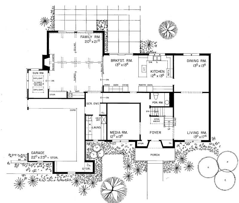 Floor Plan First Story of Colonial Plan #137-1567