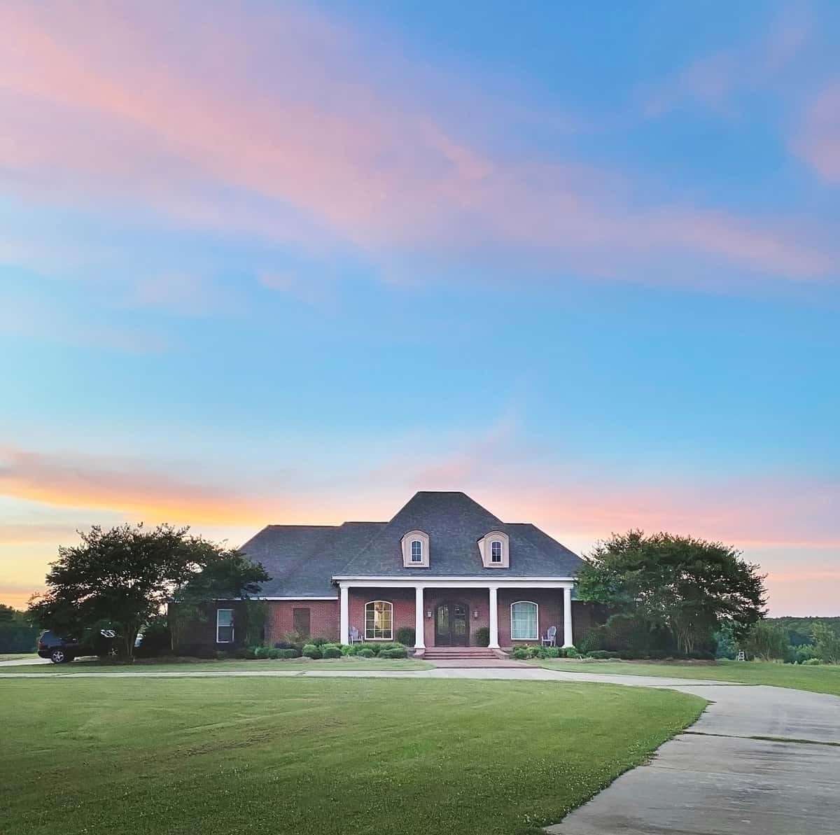 Front View of this 3-Bedroom, 3860 Sq Ft Plan - 140-1109