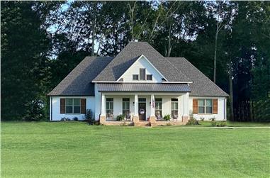 4-Bedroom, 2942 Sq Ft Traditional House Plan - 140-1131 - Front Exterior