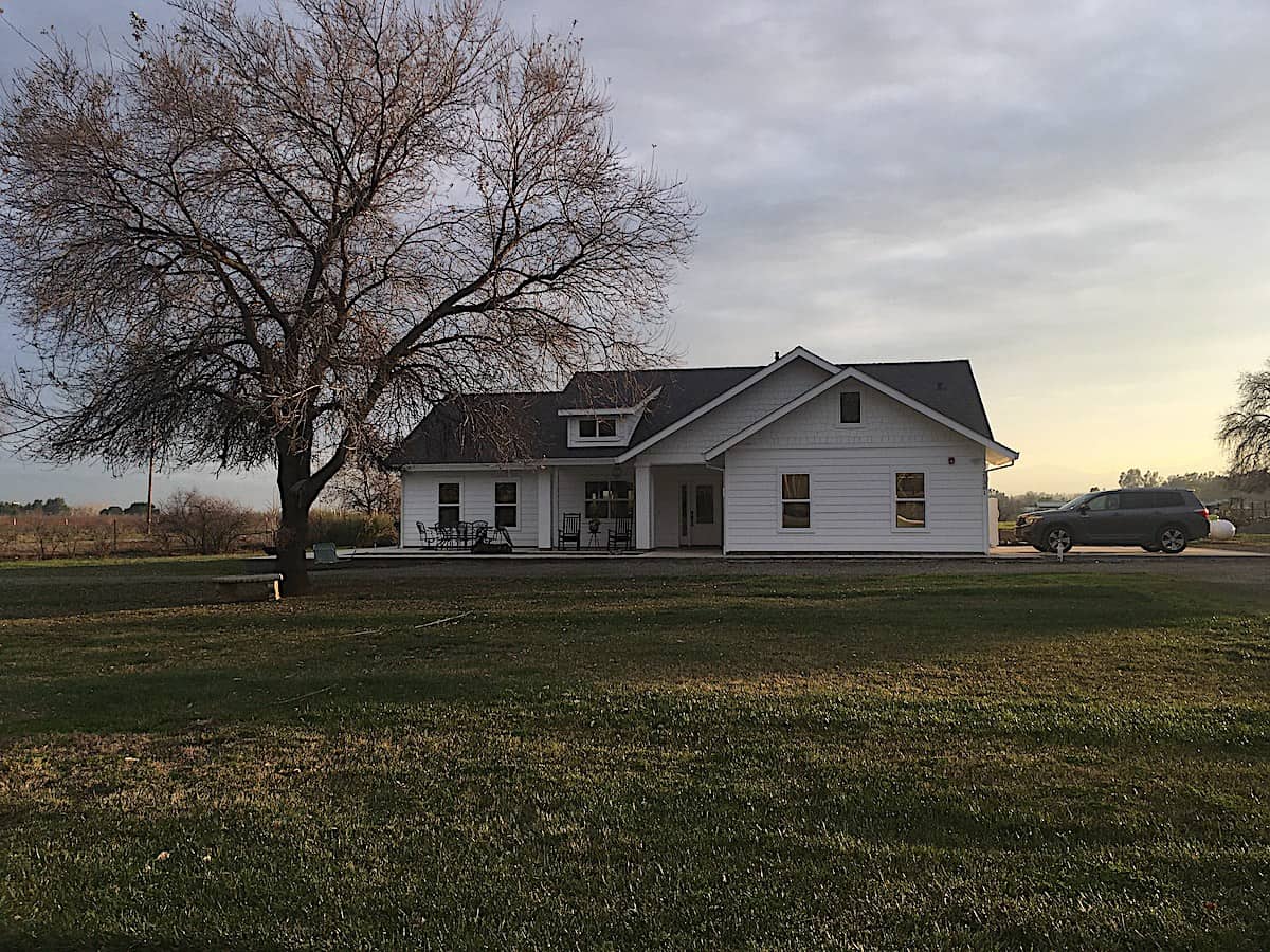 Front View of this 3-Bedroom,1657 Sq Ft Plan -142-1176