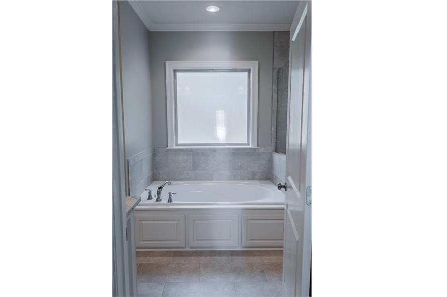 142-1187: Home Interior Photograph-Master Bathroom: Tub