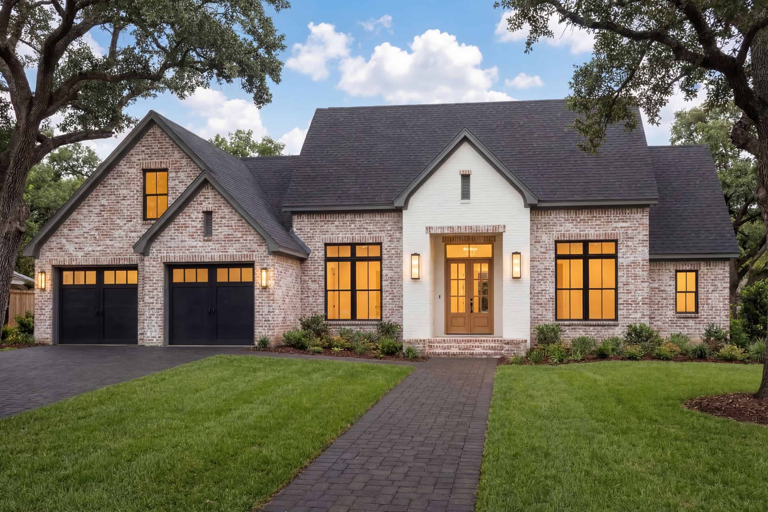 Front View of this 3-Bedroom,2199 Sq Ft Plan -142-1568