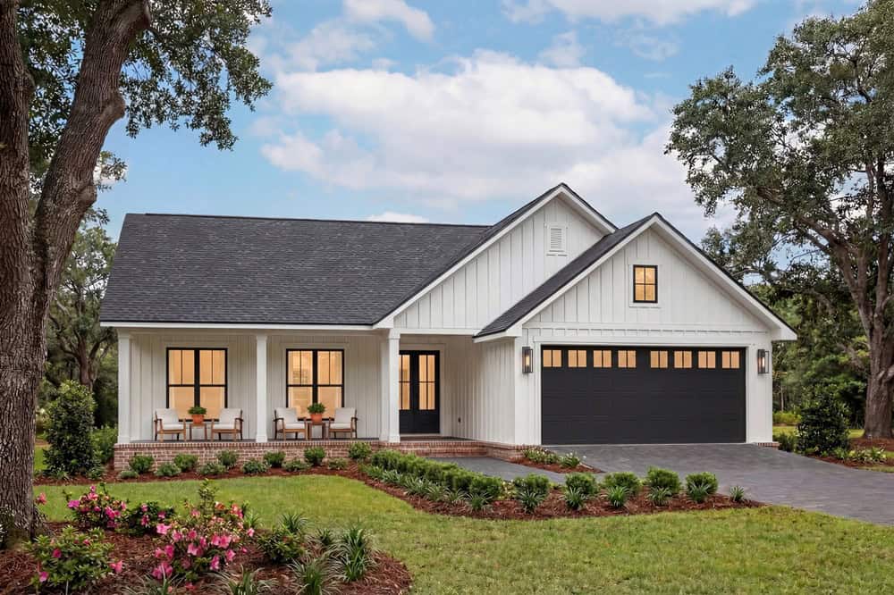 Front View of this 3-Bedroom,1523 Sq Ft Plan -142-1569