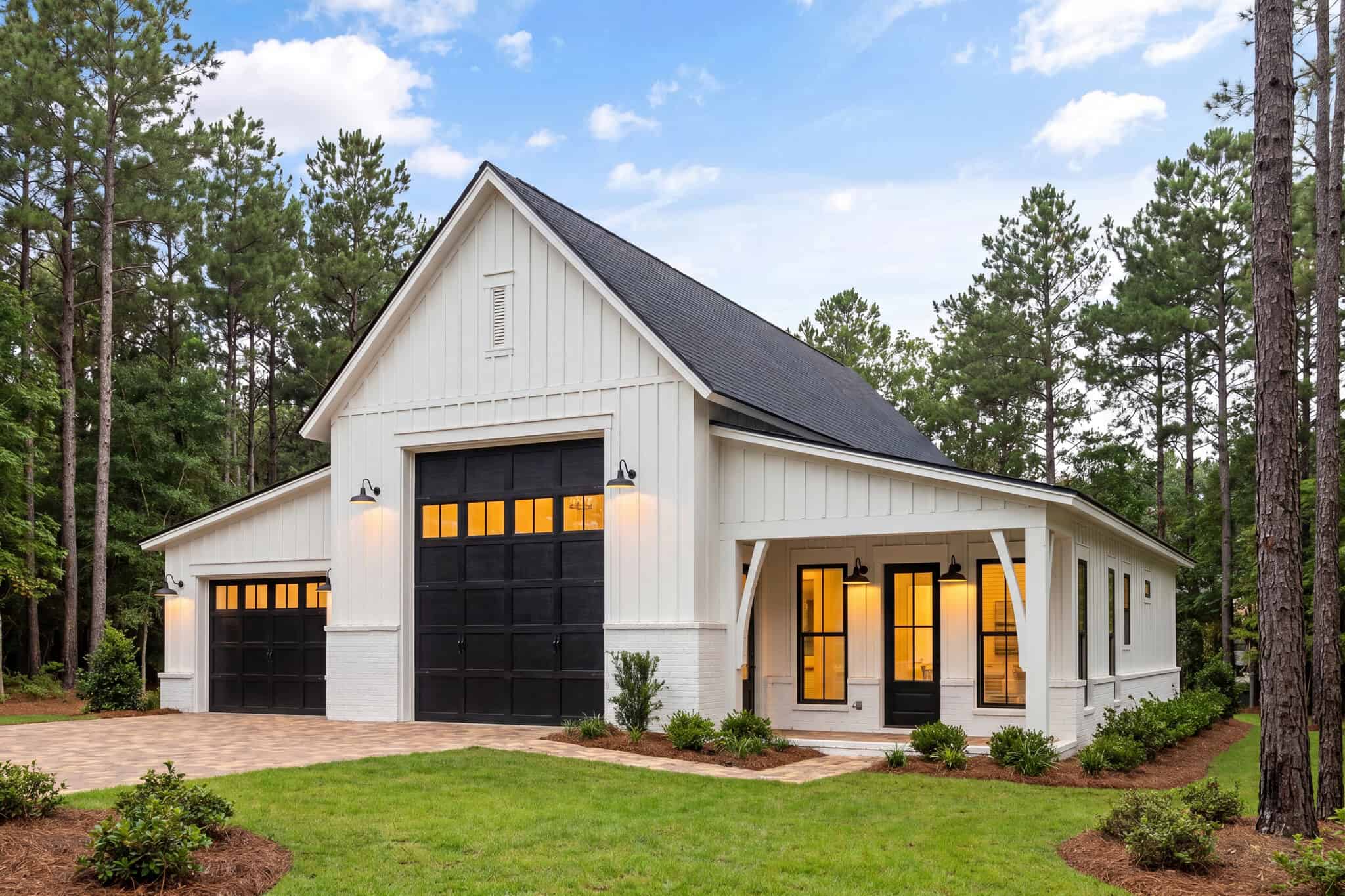 Front View of this 1-Bedroom,630 Sq Ft Plan -142-1586