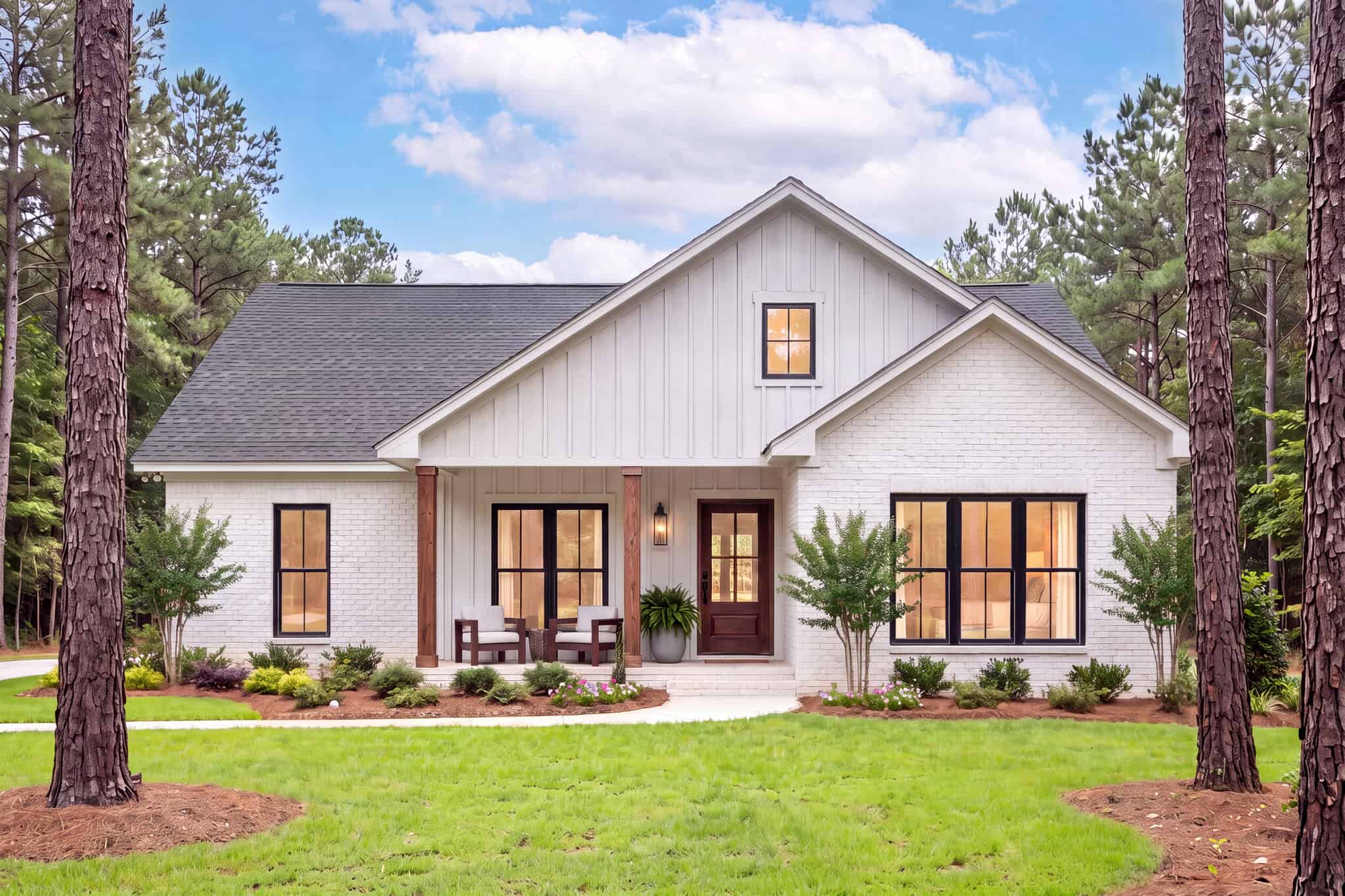 Front View of this 3-Bedroom,1128 Sq Ft Plan -142-1589