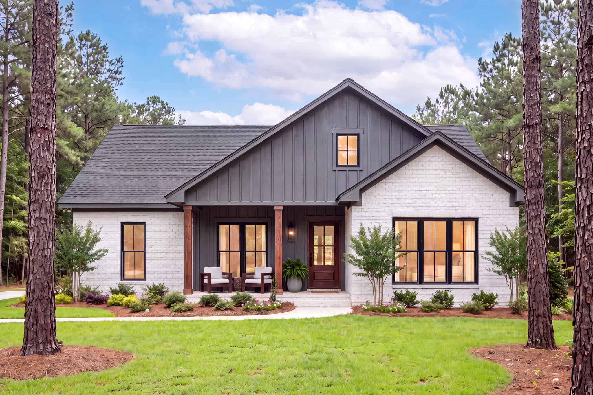 Front View of this 3-Bedroom,1128 Sq Ft Plan -142-1589