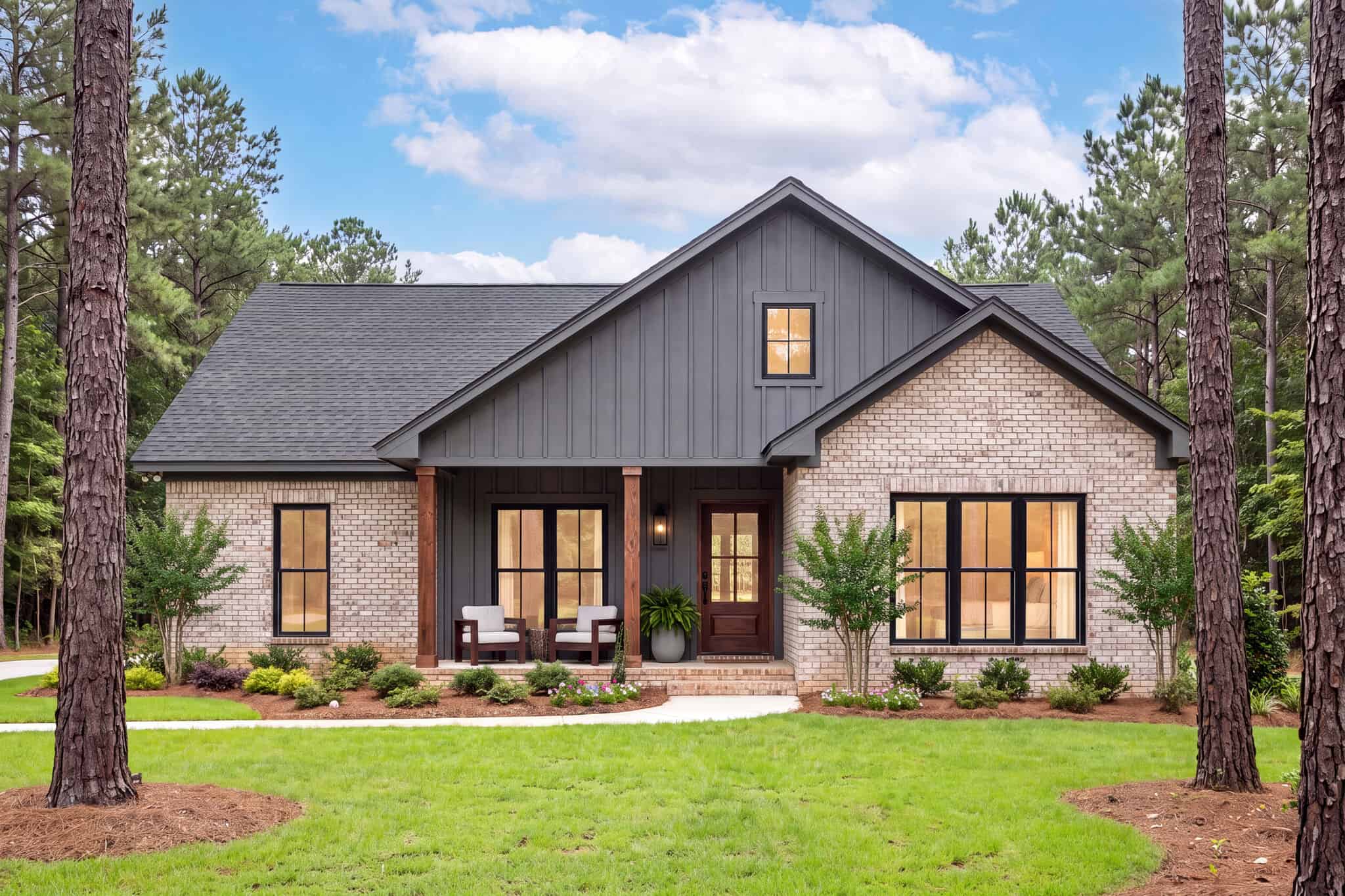 Front View of this 3-Bedroom,1128 Sq Ft Plan -142-1589