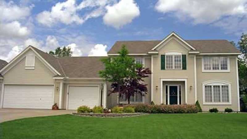 Front view of Colonial home (ThePlanCollection: House Plan #146-1264)