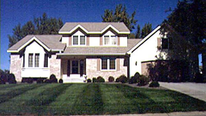 Front view of Traditional home (ThePlanCollection: House Plan #146-1821)