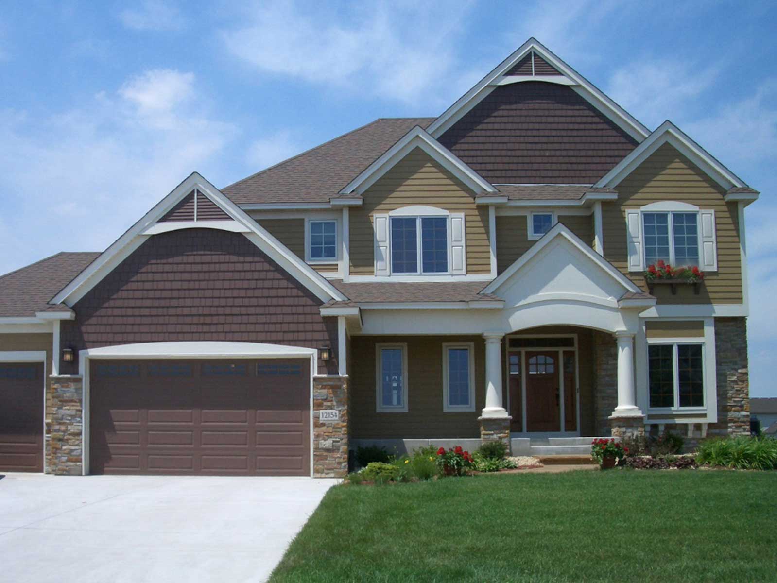 Front view of Country home (ThePlanCollection: House Plan #146-2783)