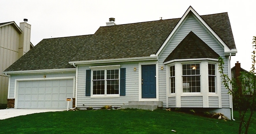 Color photo of House Plan #147-1004