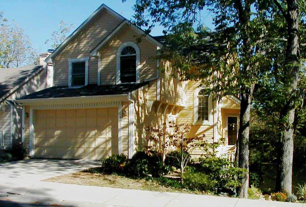 Small House style home (ThePlanCollection: Plan #147-1006)