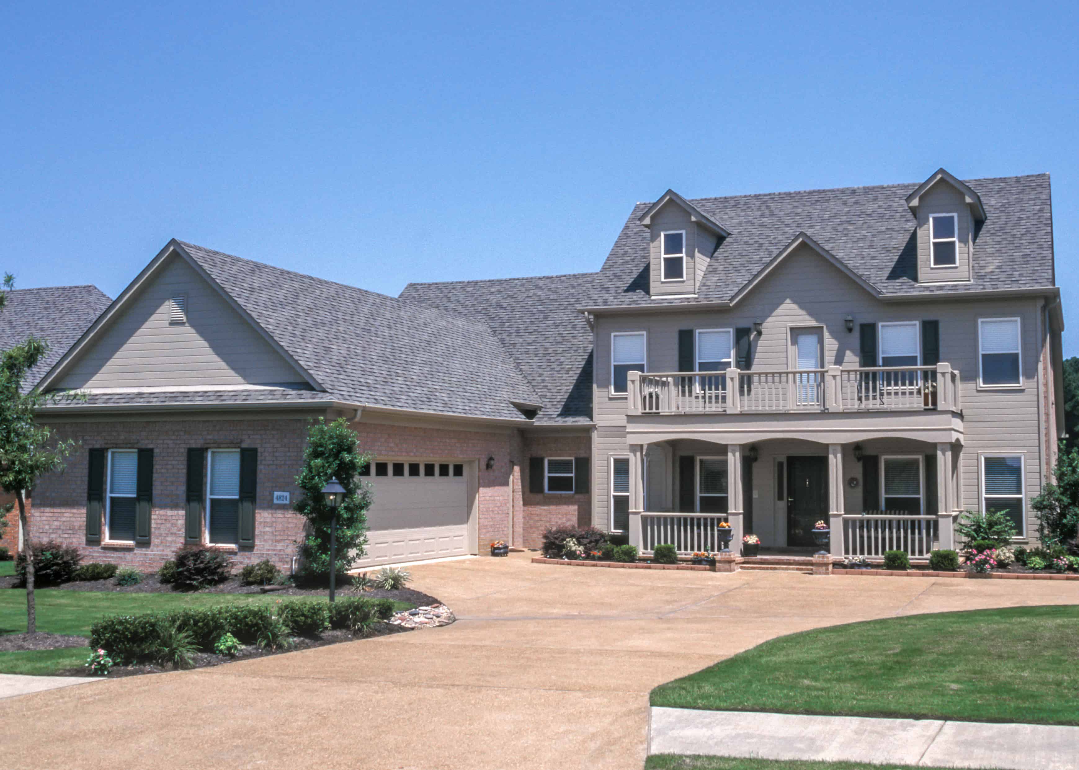 Colonial home (ThePlanCollection: Plan #153-1580)