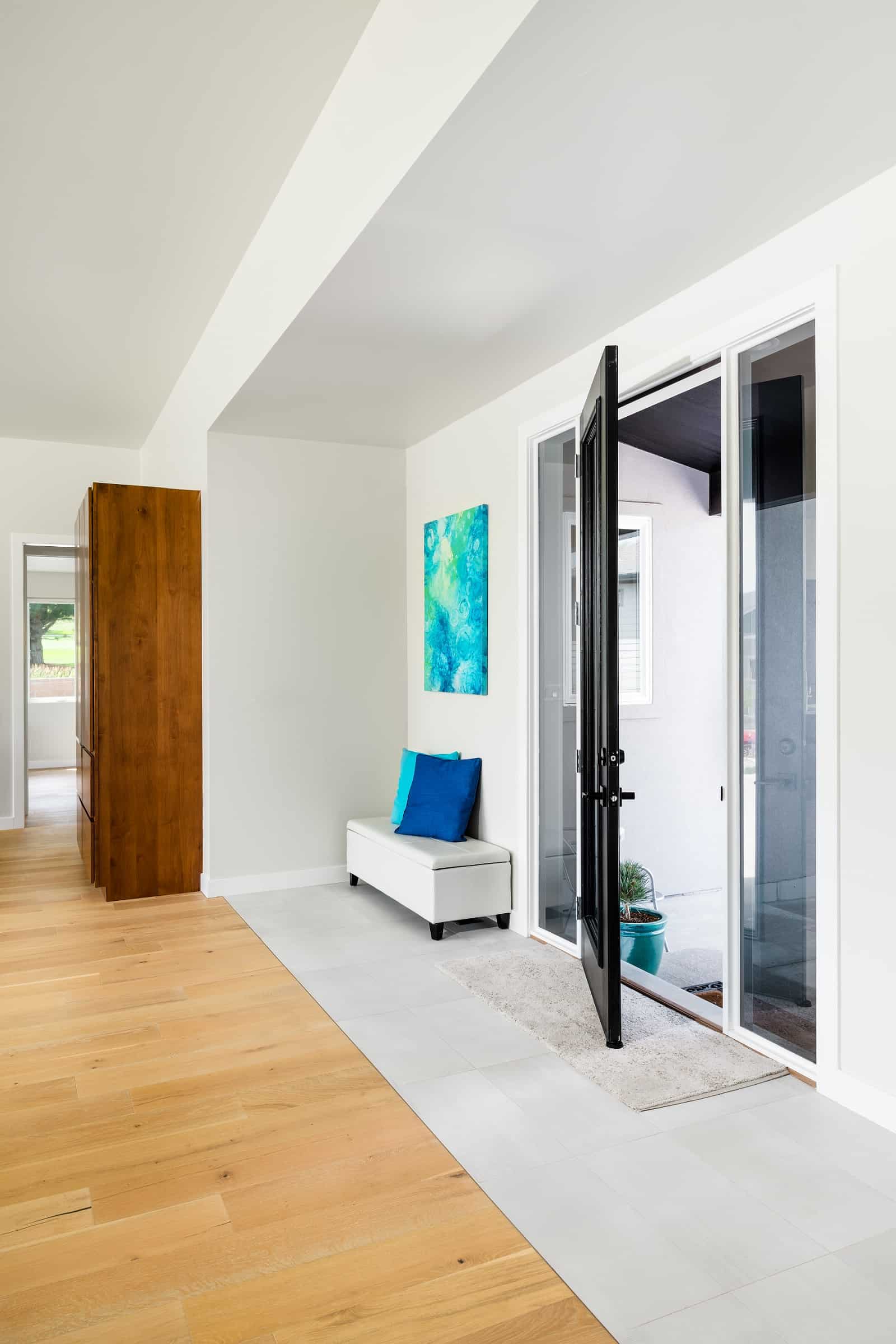 Entry Hall of this 2-Bedroom,2116 Sq Ft Plan -161-1198