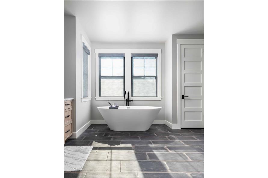 161-1220: Home Interior Photograph-Master Bathroom: Tub