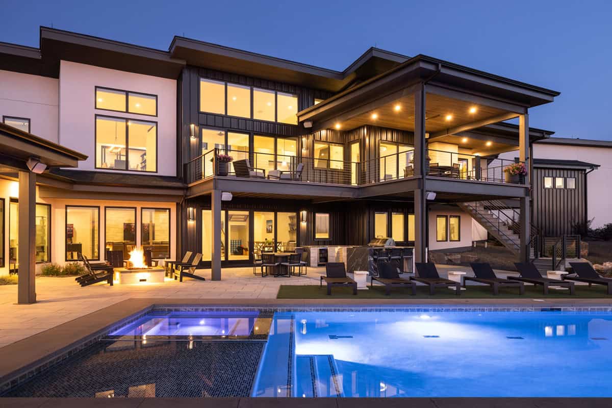 Home at Night of this 2-Bedroom,3553 Sq Ft Plan -161-1285