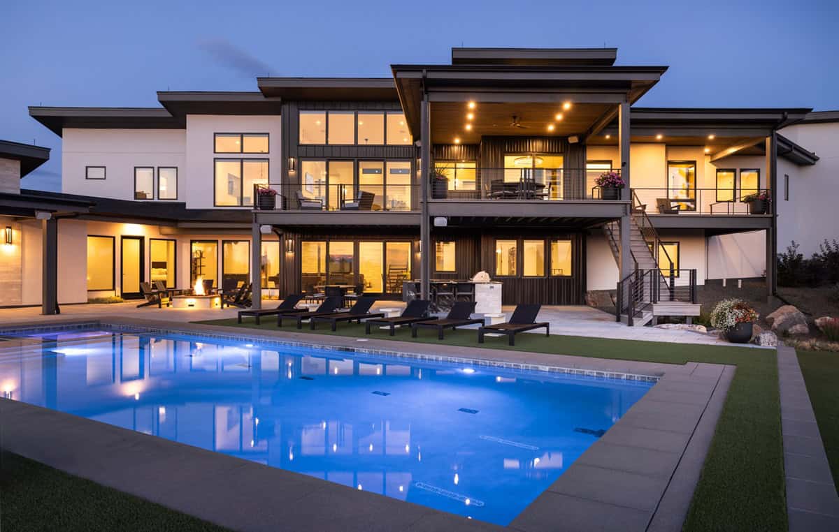 Home at Night of this 2-Bedroom,3553 Sq Ft Plan -161-1285