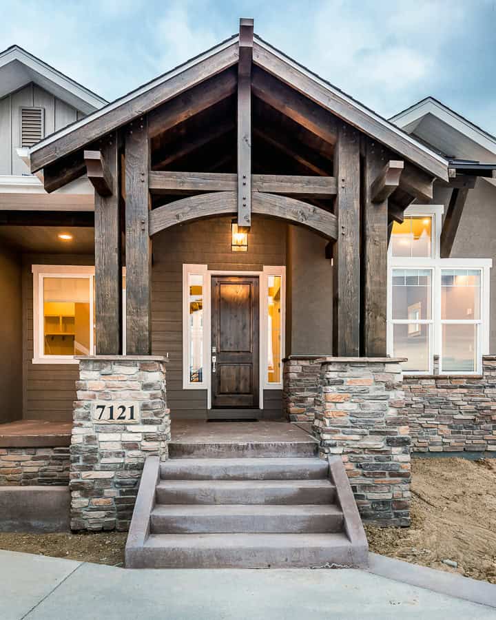 Front View of this 3-Bedroom,2180 Sq Ft Plan -161-1301
