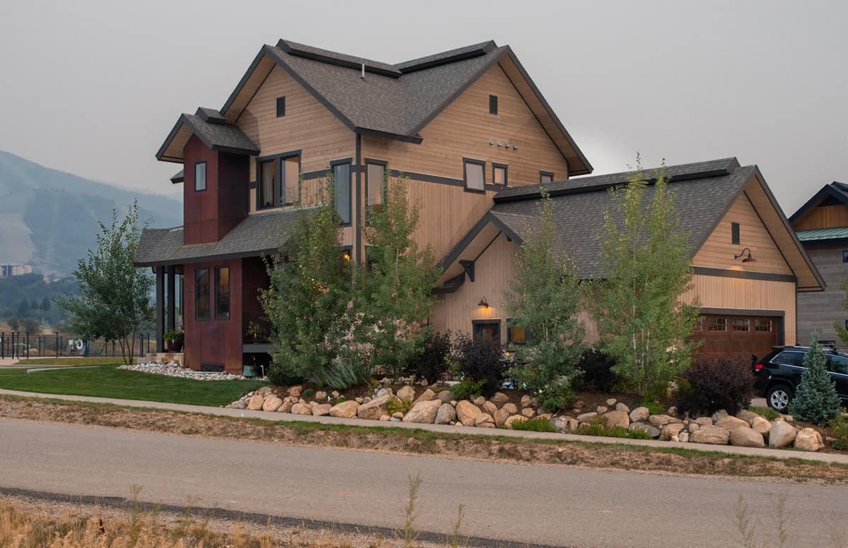 Front View of this 3-Bedroom,2279 Sq Ft Plan -161-1304
