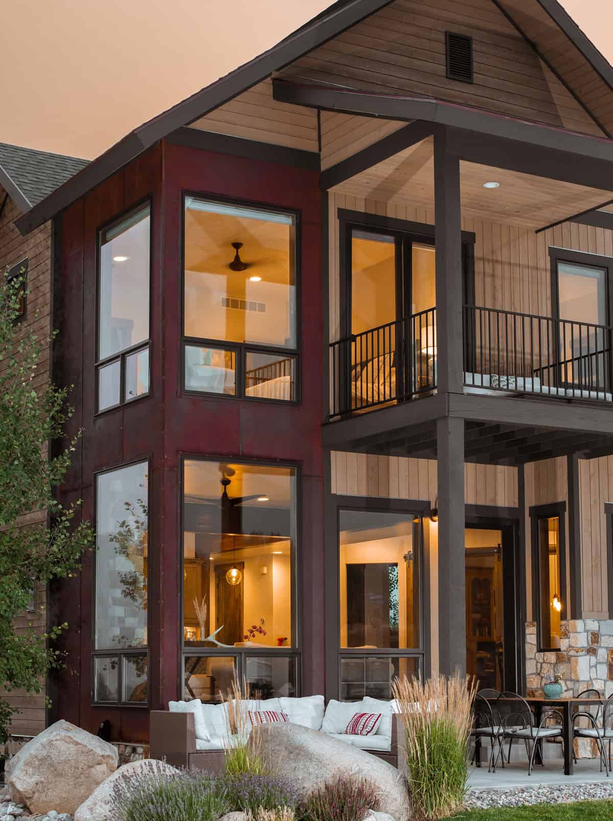 Front View of this 3-Bedroom,2279 Sq Ft Plan -161-1304