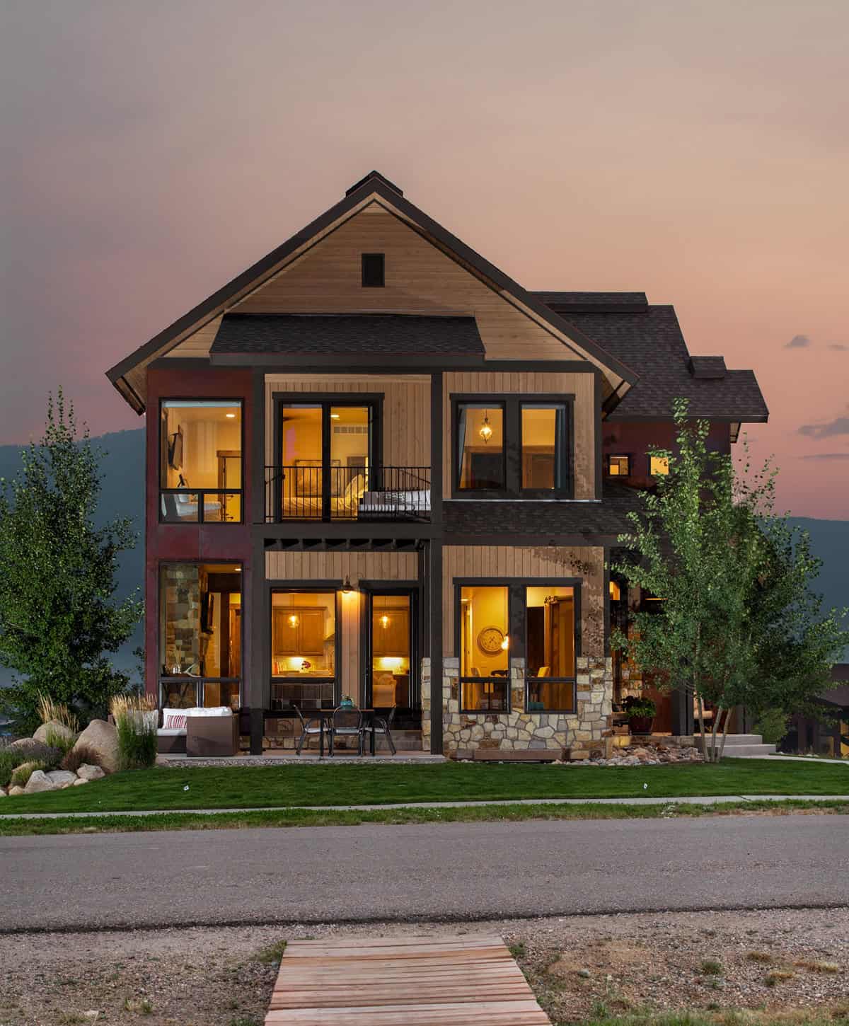 Front View of this 3-Bedroom,2279 Sq Ft Plan -161-1304