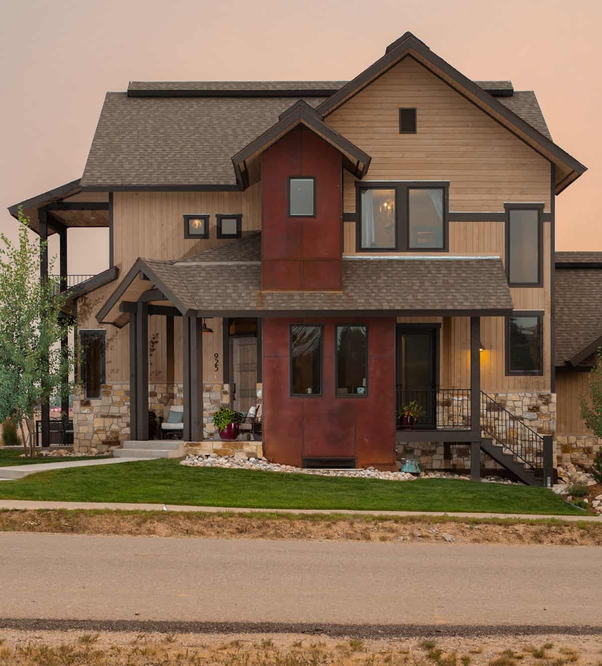 Front View of this 3-Bedroom,2279 Sq Ft Plan -161-1304