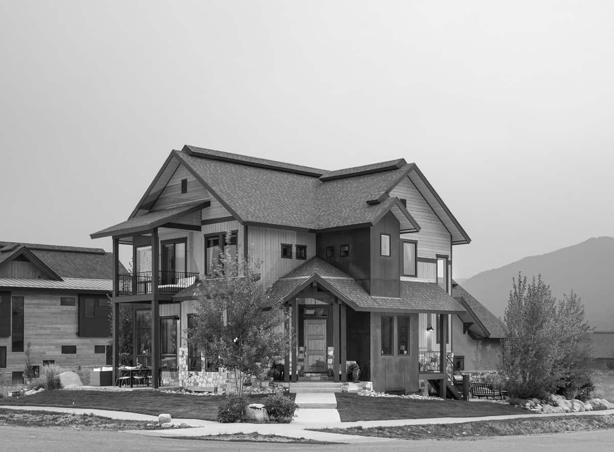 Front View of this 3-Bedroom,2279 Sq Ft Plan -161-1304