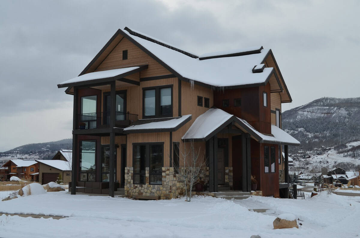 Front View of this 3-Bedroom,2279 Sq Ft Plan -161-1304