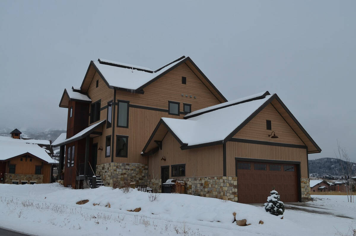 Front View of this 3-Bedroom,2279 Sq Ft Plan -161-1304