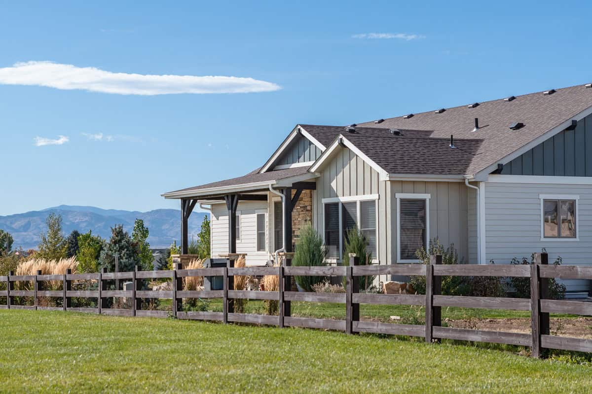 Side View of this 3-Bedroom,2561 Sq Ft Plan -161-1310