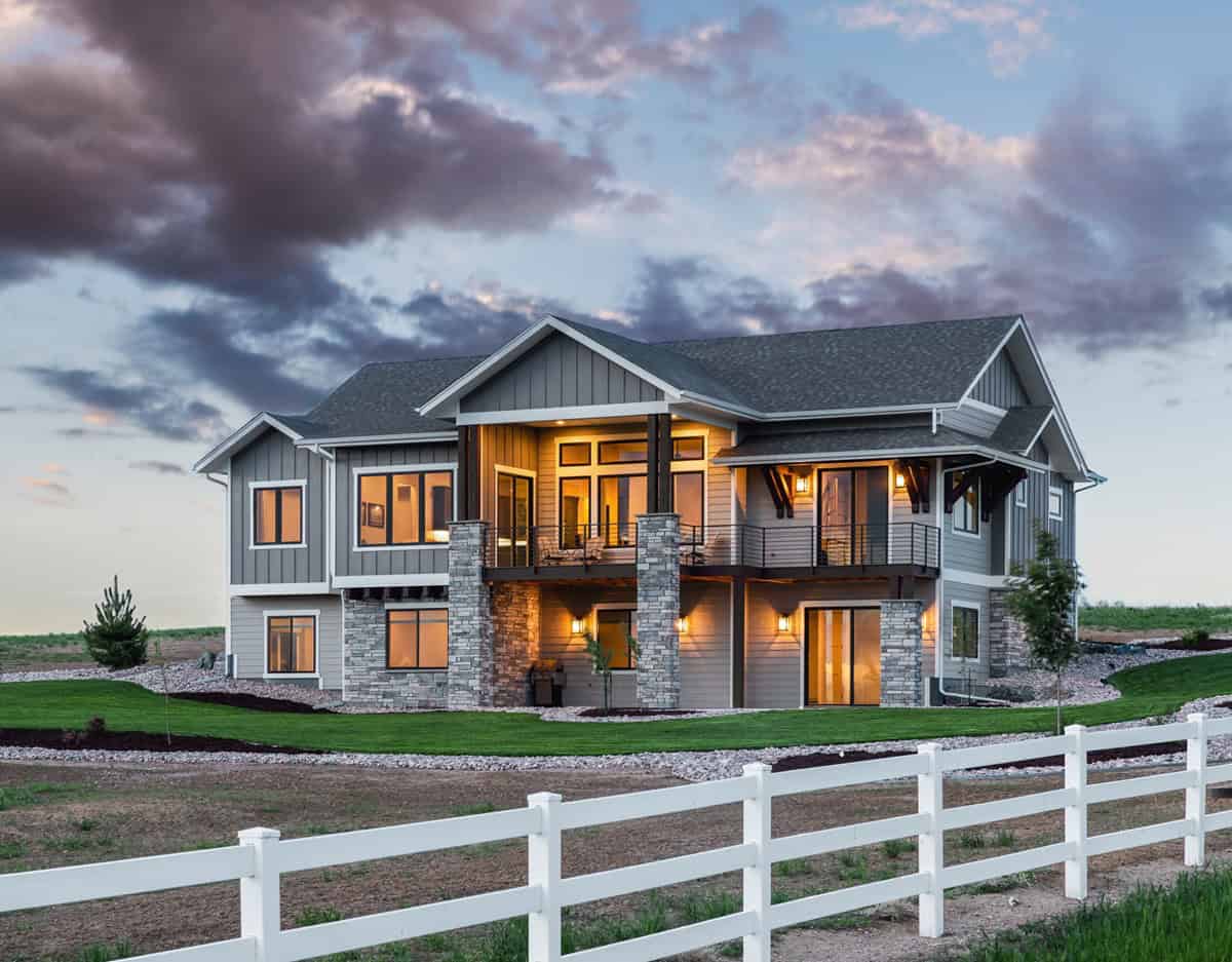 Front View of this 3-Bedroom,2085 Sq Ft Plan -161-1312