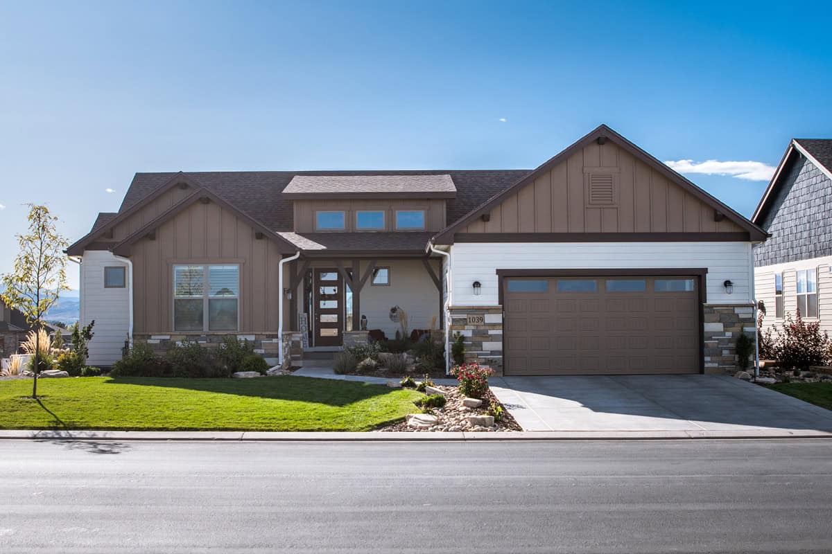 Front View of this 3-Bedroom,2284 Sq Ft Plan -161-1316