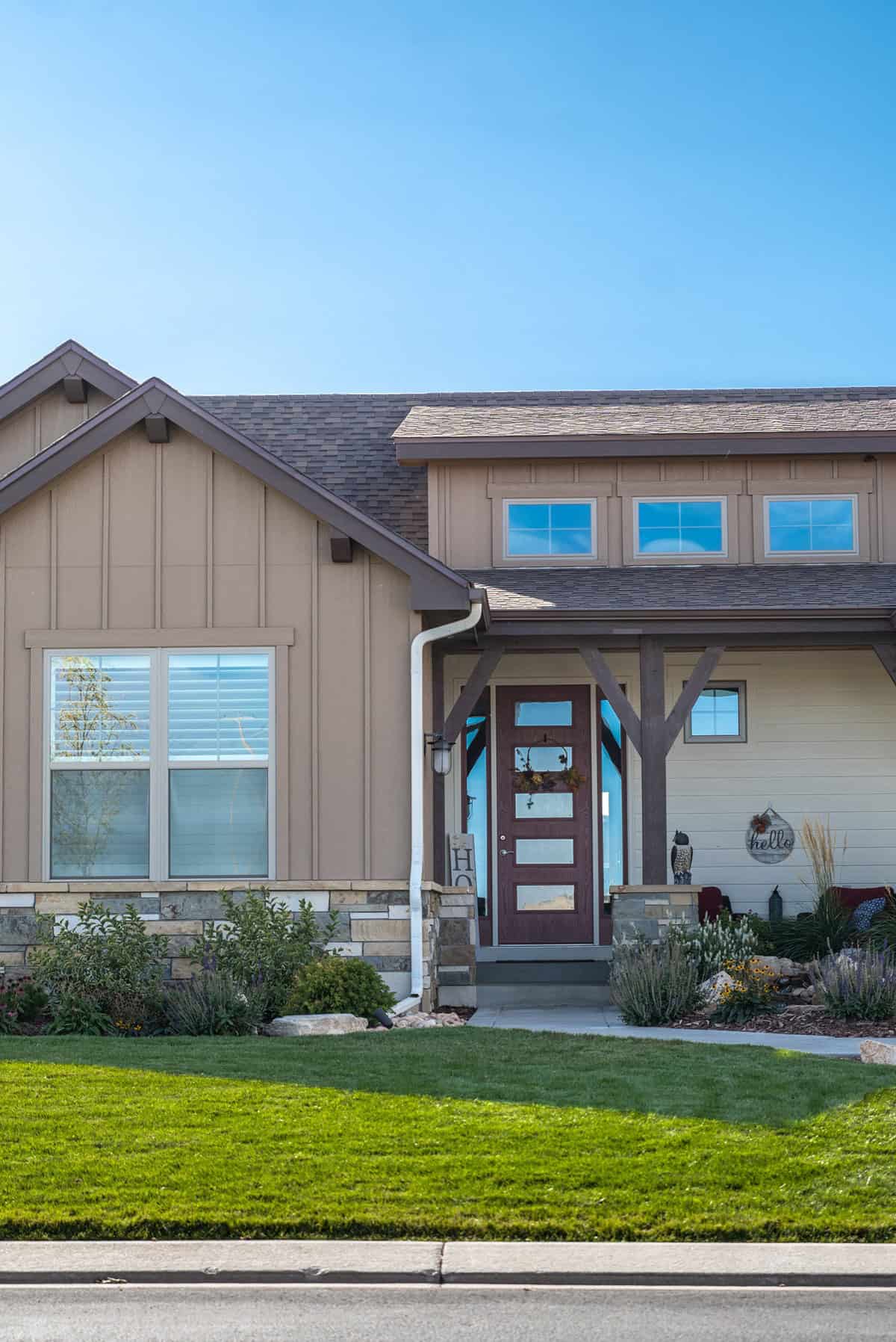 Front View of this 3-Bedroom,2284 Sq Ft Plan -161-1316