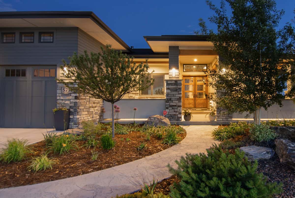 Front View of this 2-Bedroom,2542 Sq Ft Plan -161-1318