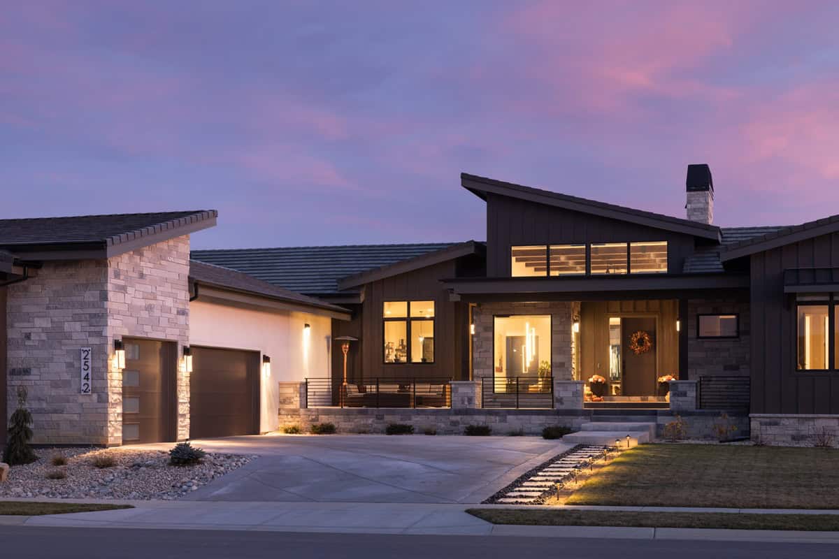 Front View of this 2-Bedroom,3037 Sq Ft Plan -161-1322