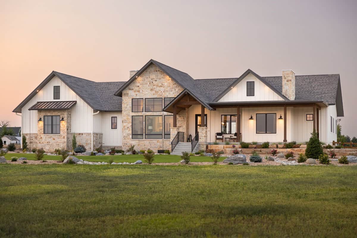 Front View of this 2-Bedroom,2645 Sq Ft Plan -161-1326