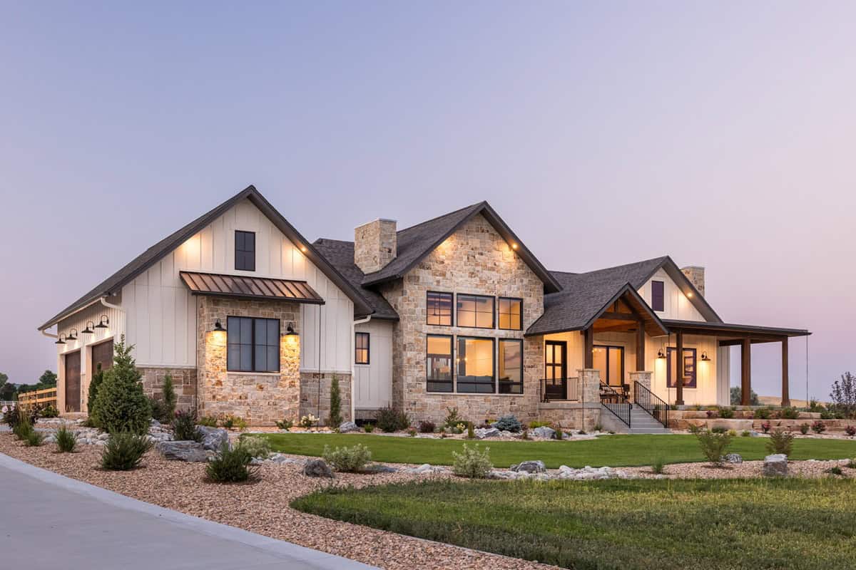 Front View of this 2-Bedroom,2645 Sq Ft Plan -161-1326