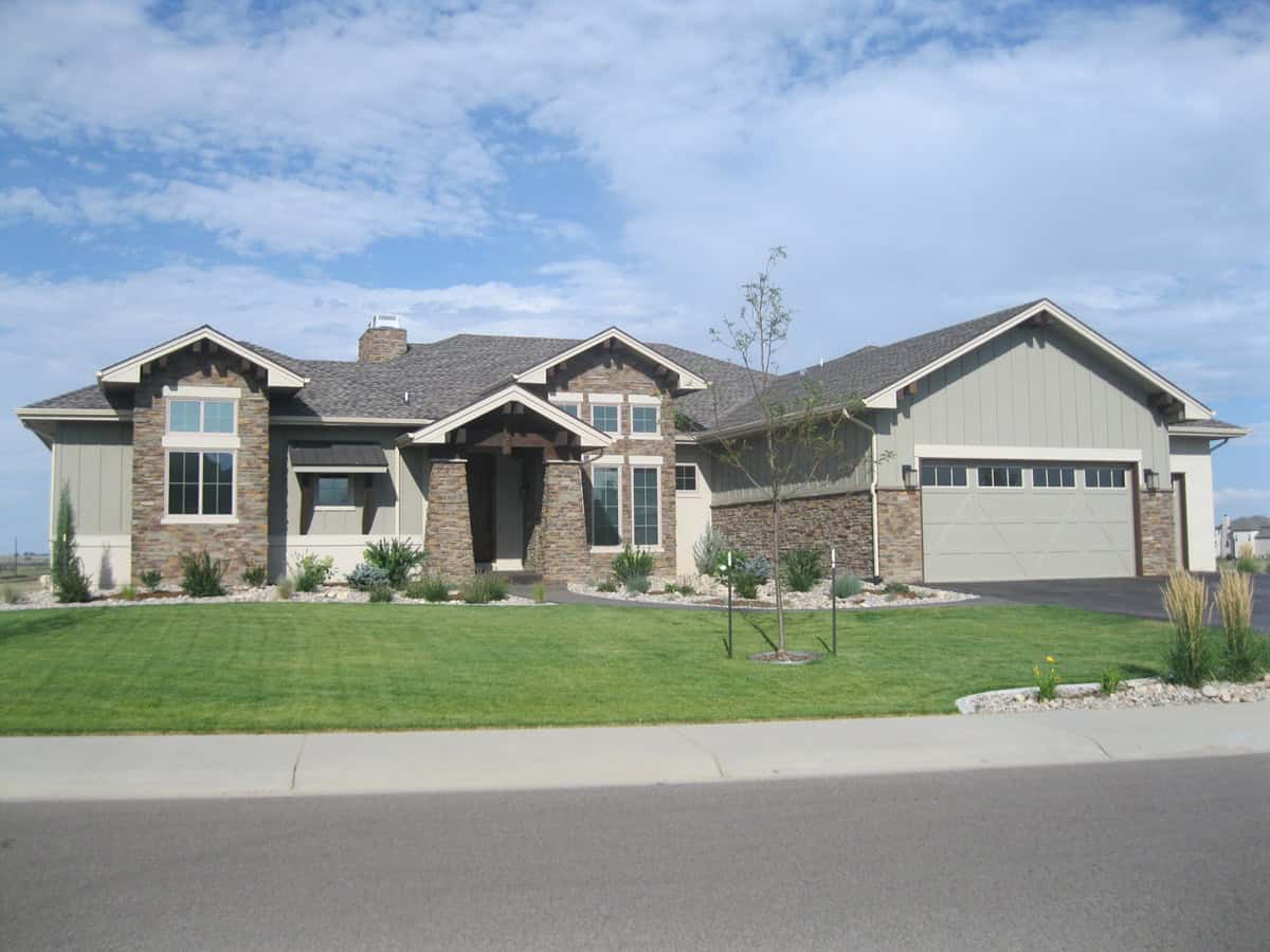 Front View of this 1-Bedroom,2240 Sq Ft Plan -161-1339