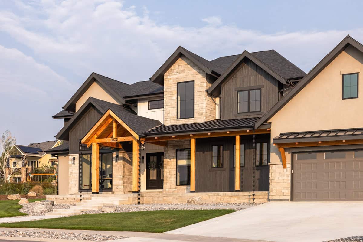 Side View of this 4-Bedroom,4052 Sq Ft Plan -161-1341