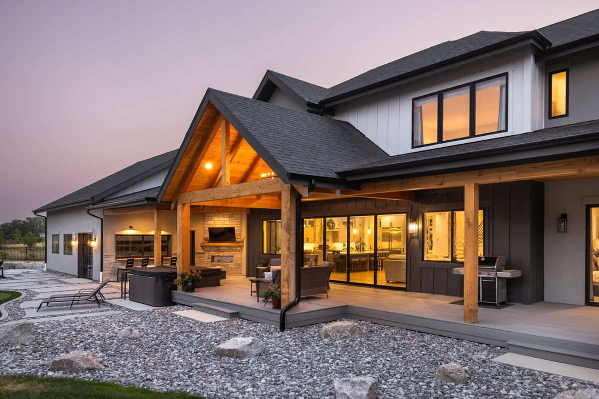 Side View of this 4-Bedroom,4052 Sq Ft Plan -161-1341