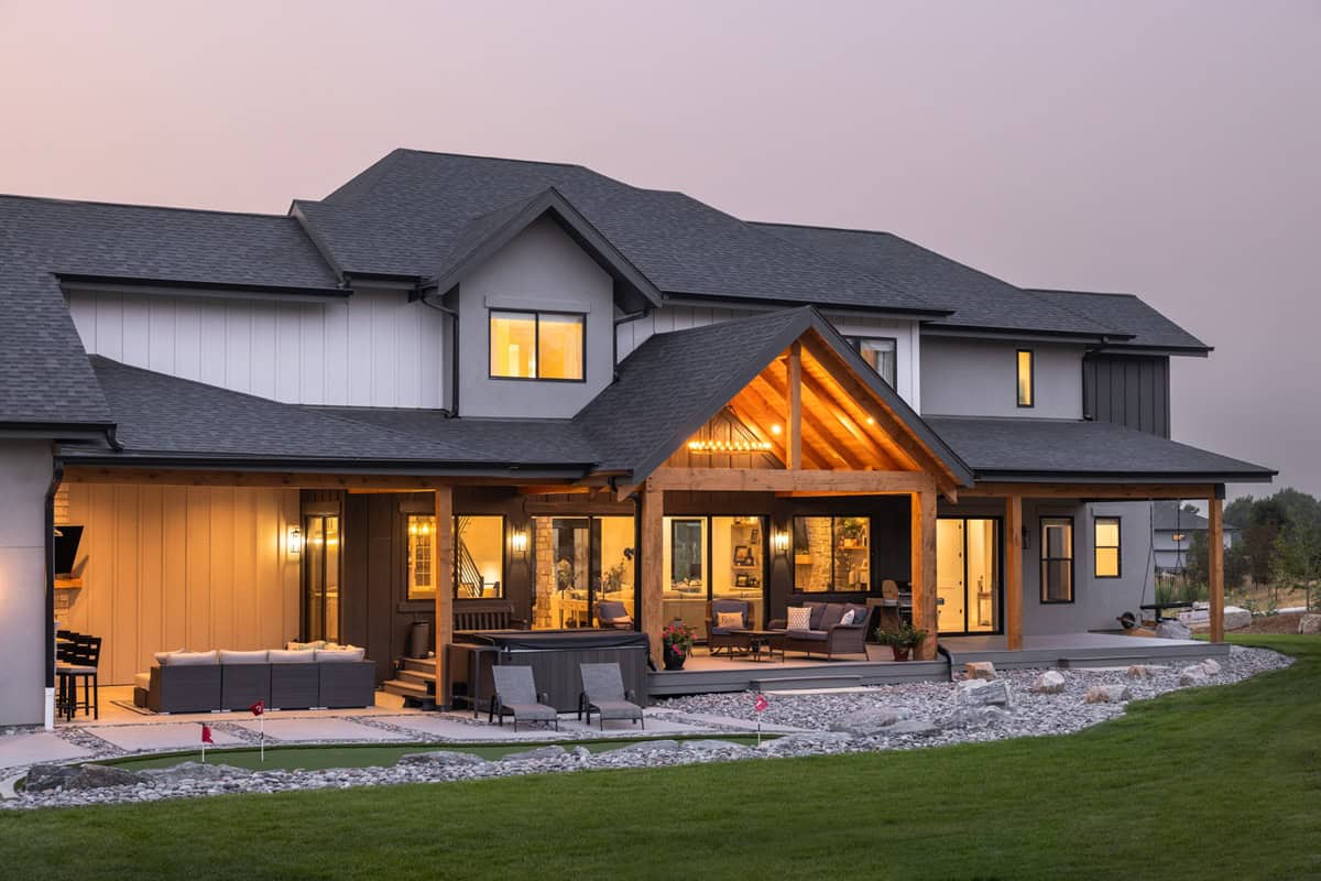 Side View of this 4-Bedroom,4052 Sq Ft Plan -161-1341